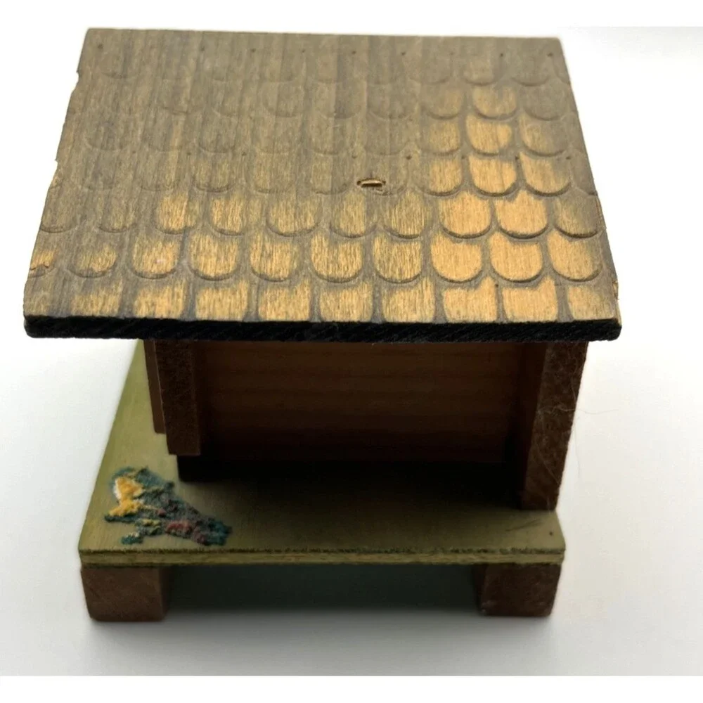 Vintage MAPSA Swiss Chalet Chalet Plays Edelweiss Musical Movement